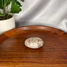 Load image into Gallery viewer, Flower Agate Palm Stones