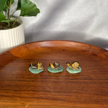 Load image into Gallery viewer, Snails on Lilypads
