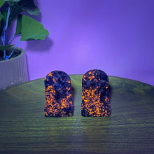 Load image into Gallery viewer, Yooperlite Tombstone
