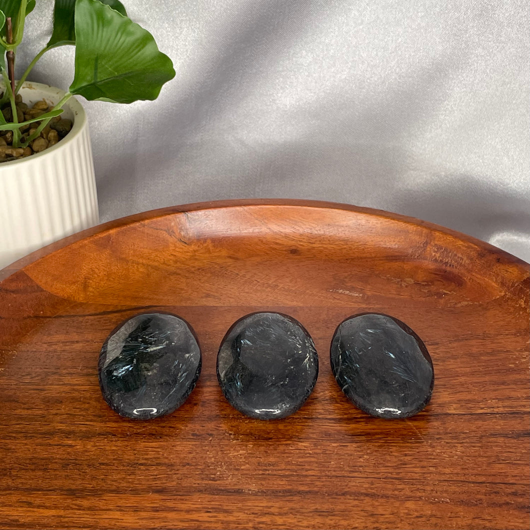 Arfvedsonite Palm Stone